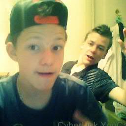 Jeune youtuber passionnée de graphisme,Movie making,jeux vidéo 
www.youtube.comTutoNamosm4k3
La #ZooFamilly
http://t.co/A8K1kANt Pose Des Question !