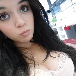 Ser bonita pode chamar a atenção, mas ser interessante é o que conquista de verdade.