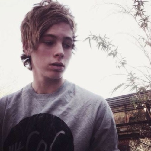 Lukefreefollow3's profile picture. HEYYY:D if your reading this go follow @paige5SOS_ because she just gave you a free follow:* tweet her and she will give you more follows if you follow her