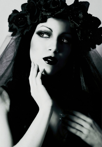 † Hiding? There is no where left.You will never know when I'm around. whilst you are reading this I came in to your home [RP/RL] †