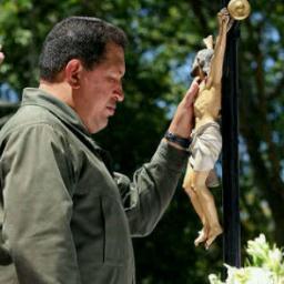 @CRevolucion hasta que me lo hackeraron. Aquí sigo en la TRINCHERA REVOLUCIONARIA. ¡Chávez para SIEMPRE! - Con la sangre ROJA, y el corazón a la IZQUIERDA.