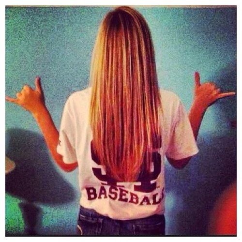 Daughter of a retired MLB player, lover of the sport of baseball, and those who play it.⚾❤ Oh, and I'm a D1 athlete.