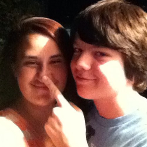 Im chris and im a ottawa fan :) and my girlfriend is best :) Im in love with you and all your little things