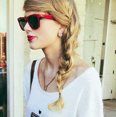 ILOVETAYLORSQUARED♥happy. Free. Confused. Lonely.