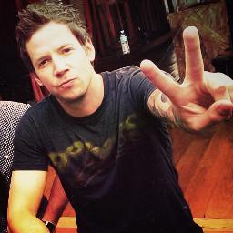 Italian girl #astronaut ♡ I love music and SIMPLE PLAN are my idols!! :)  I follow back