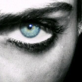 My family and friend the important things in my whole life  متفائله جدا رغم أن كل شَيء يسد النفس