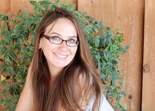 Holistic nutrition & wellness coach specializing in intuitive eating, food allergies and general dis-ease.