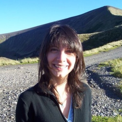 Delabejandra's profile picture. Mama de Mati, de peludos Polux, Rawkus, Luigi, Guido, Huachiminga y Atike bebé. Médico especialista en Rehabilitacion Fisiatra