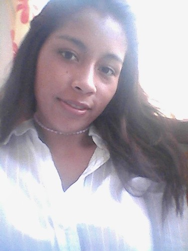 Mas simpatica y divertida yo!!... me fasina cantar la musica es mi refugio...