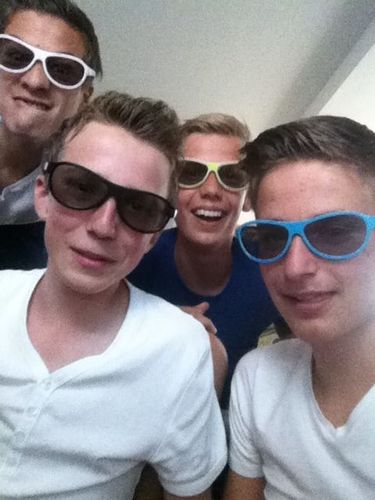 #TEAM YKEMA'12 Nick is een lievejongen(: x Danni, Nick is lief x aly, Nick is mooi x shanii, nick is swaggerboy xDannick
