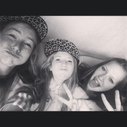 meerpaal 1g/ love : briany , denise , Isa , Susan en floor