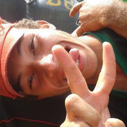 -curto esportes.
-tenho 19 anos.
-basicamente sou bem legal de se conhecer...........
