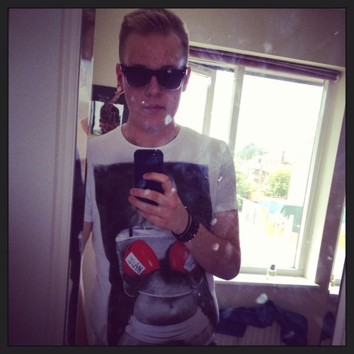 O hai. I'm that guy. Built so fly in a silk bow tie. Dont know why I'm built so fly but I am, no lie. My main account is @GarethTwittor