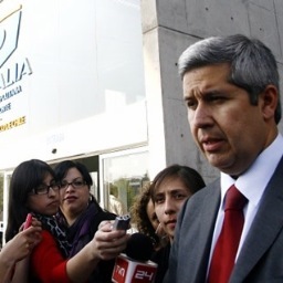 Papá de dos princesas. Fiscal Adjunto. Profesor de Derecho Penal. Cocinero aficionado, aprendiz de sibarita.