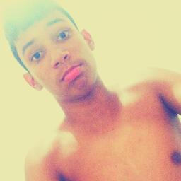 u carinha q é feiu i é feliz :) . q gosta d ovi music , curti rap , num é rico mas é humild . u cara q c num qé si apaxonar . i pod crê . kep ♥ futsal ♥ . mulé