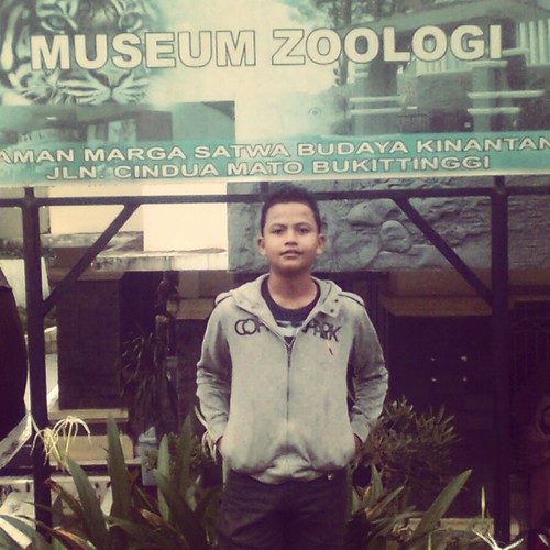 dwiki fernando....lahir 14  November 1997 Di Sungai apit .saya seorang madridista