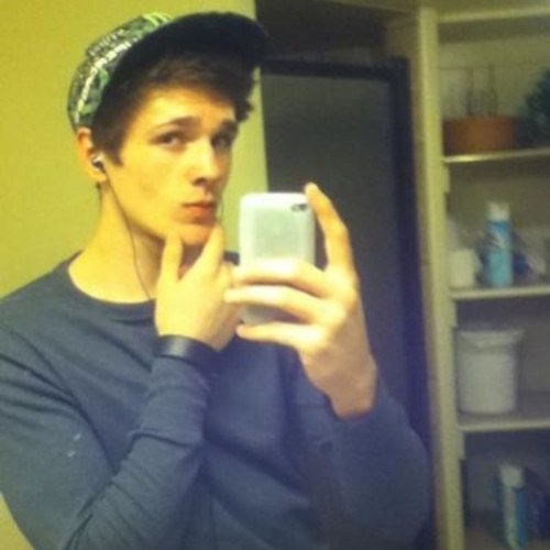Hello my name is Nick! :) Follow me? :)