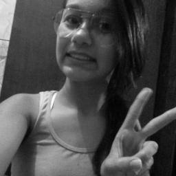 Palavras : Podem garantir seeu sorriso por um bom tempoo ou podem estragar seeu diia em um segundo ...  Lute para nunca decepcionar aqueles qe te amam ..!