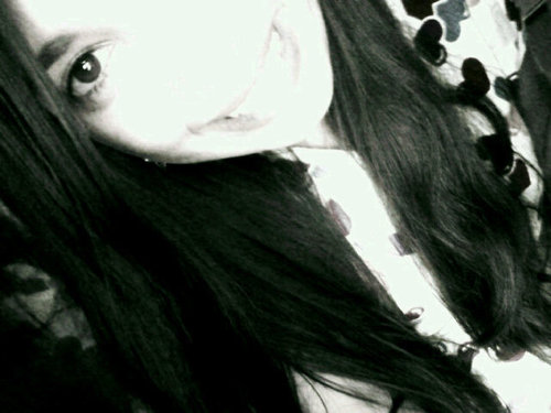 I Like Singing, eating chocolates,#AlohaLand,scary movies,I Love The Beach,music, and candy.