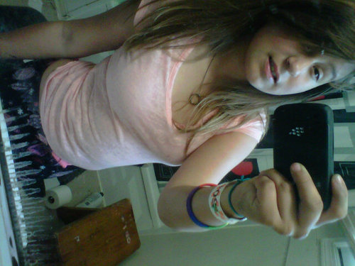 I love being wierd :3 & I Flipping Love people who be wierd with me or not ;) I love dem i follow back XDDDDD