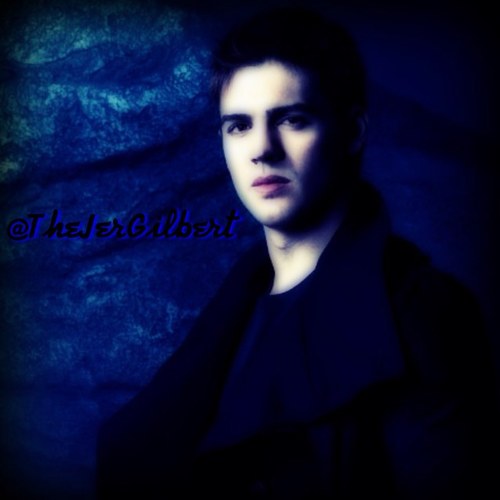 Jeremy Gilbert: Medium and also Vampire Hunter. Owner of a magical ring that doesn't allow death by a supernatural creature. [Roleplay-Parental Advisory-18+-Bi]