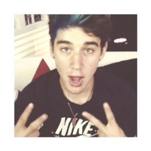 i cant have lukes D because my mum said its too big for me. 2/5 Janoskians