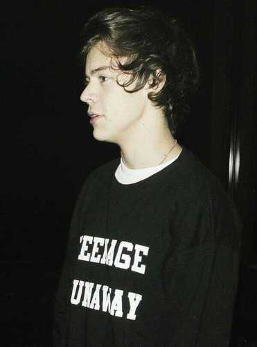 {single} I'm just a runaway no1 can love me I take drugs to numb the pain!!{gay}