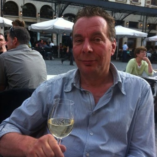 Kwekerij Schatorjé Velden. Wij hebben voor U: Dagelijks verse asperges, heerlijke aardbeien, cherry trostomaatjes, scharreleitjes, asperge wijnen enz.
