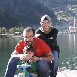 ModulerBİL AKADEMİ dershanesinde tarih öğretmeni, Trabzon da yaşiyor, evli ve bir şehzade babasi!