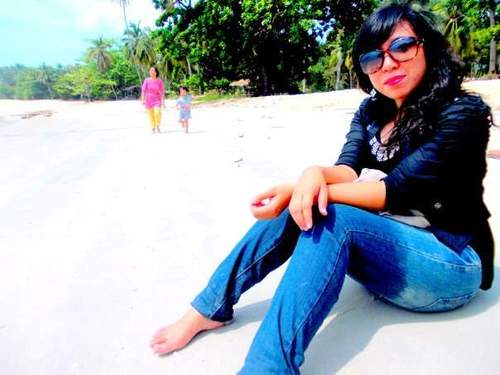 yaniclova's profile picture. Simple