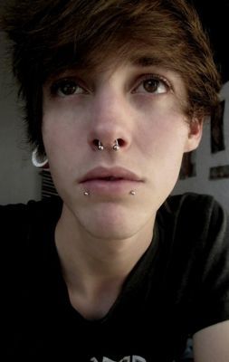 Backup for @OhMahLawd666 . I'm 17, gay and single.