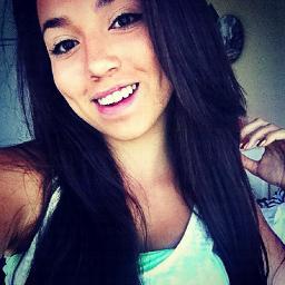 MucLinda's profile picture. Lover of fashion. Lover of the internet. Lover of life. Currently a startup girl.