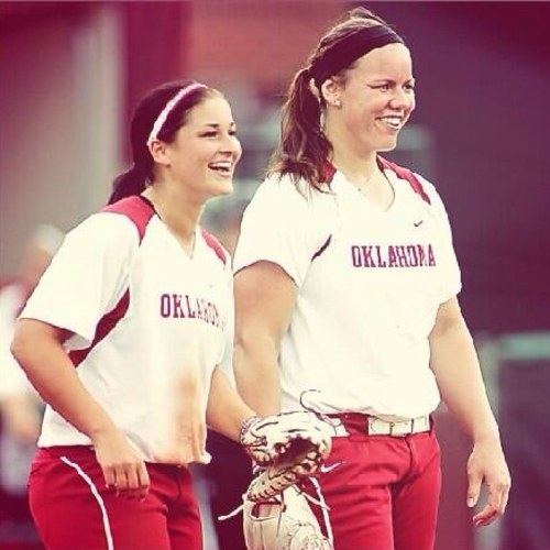Tweets are from the mind of a tall tan female athlete.✌