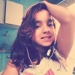 Eu amo muito a Larissa Manoela e ningue vai me fazer a parar de amar ela.