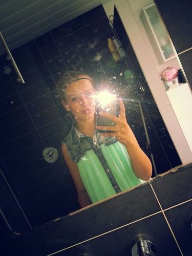 @NEW_WESS @Sjonnie1999 @DiDi_lovexx @x_latinaa ik hou super veel van jullie ♥ Jullie voor altijd in me hartje♥