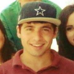 '' 21 anos, Deus, Surf, Futebol, Violão, Ousado, Alegre, Abençoado e Filho do caraH mais rico desta Terra: * Jesus Cristo * , Follow me good ''