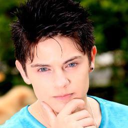 Fan clube oficializado e seguido Por: @CHRIS_LEAO ; @ClaraLeao_ Oficializado Dia 08/08/2011 As    23:30.