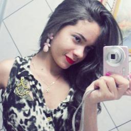 16 anos , Sagitariana , no 2° ano ! (::