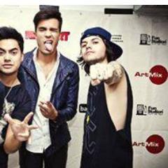 Apaixonada pelo garoto que sonhava em ser um rock star @pelanzarestart
Dona : @coloridosislife