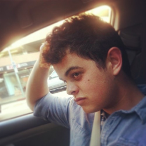 Just a guy of 19. Pasadena born and raised. ;3