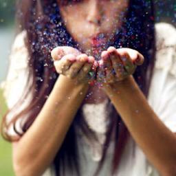 Demasiado triste como a veces dejamos pasar el amor de nuestra vida por el frente y solo disfrutamos un breve tiempo de ese amor.
