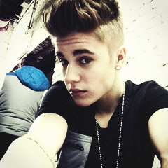 Um ídolo? Justin Bieber. Uma inspiração? Kidrauhl. Uma cor? roxa. Uma família? Beliebers. ❤