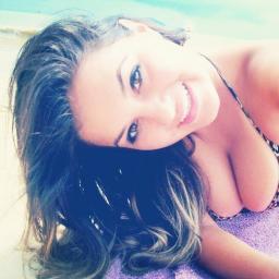 Você vai descobrir mais cedo ou mais tarde que o tempo pra ser feliz é curto, e cada instante que vai embora não volta mais. Jullie ♥