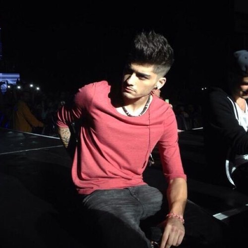 #teamfollowback; crazy mofo; 1D going all the way; co-owner of @hornyforhoran1d !! liam follows ! IG: zayns_neck_veins
