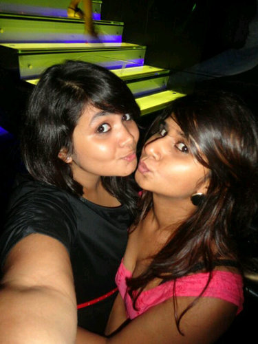 Promoter for Club Royalty & F-bar. Bb pin - 26ADFDC7
