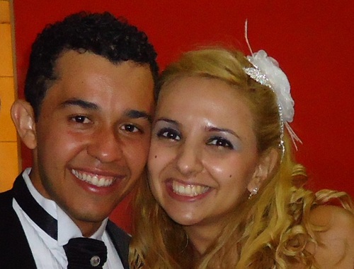 Amo a Deus, minha esposa e família... Sou apaixonado por tudo que amo. Minha Vivi, música e esportes... Cursando Oitavo Semestre (Quarto Ano) Engenharia Civil