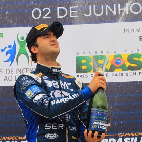 Piloto da Stock Car e sócio da XP Sports, assessoria de investimentos para atletas.