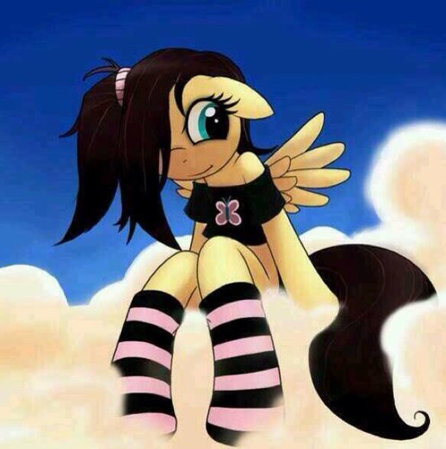 mlp_Lspeed's profile picture. An 20 year old Poet. Husband is @mlp_Hyde and my daughter is little elli *No longer emo* (British accent))