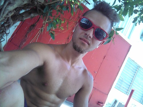 David, 21 and living the single life. Fuck a bio get to know me(: