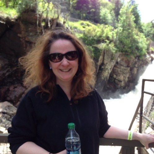 CathyMcDermott's profile picture. Chin above the waterline